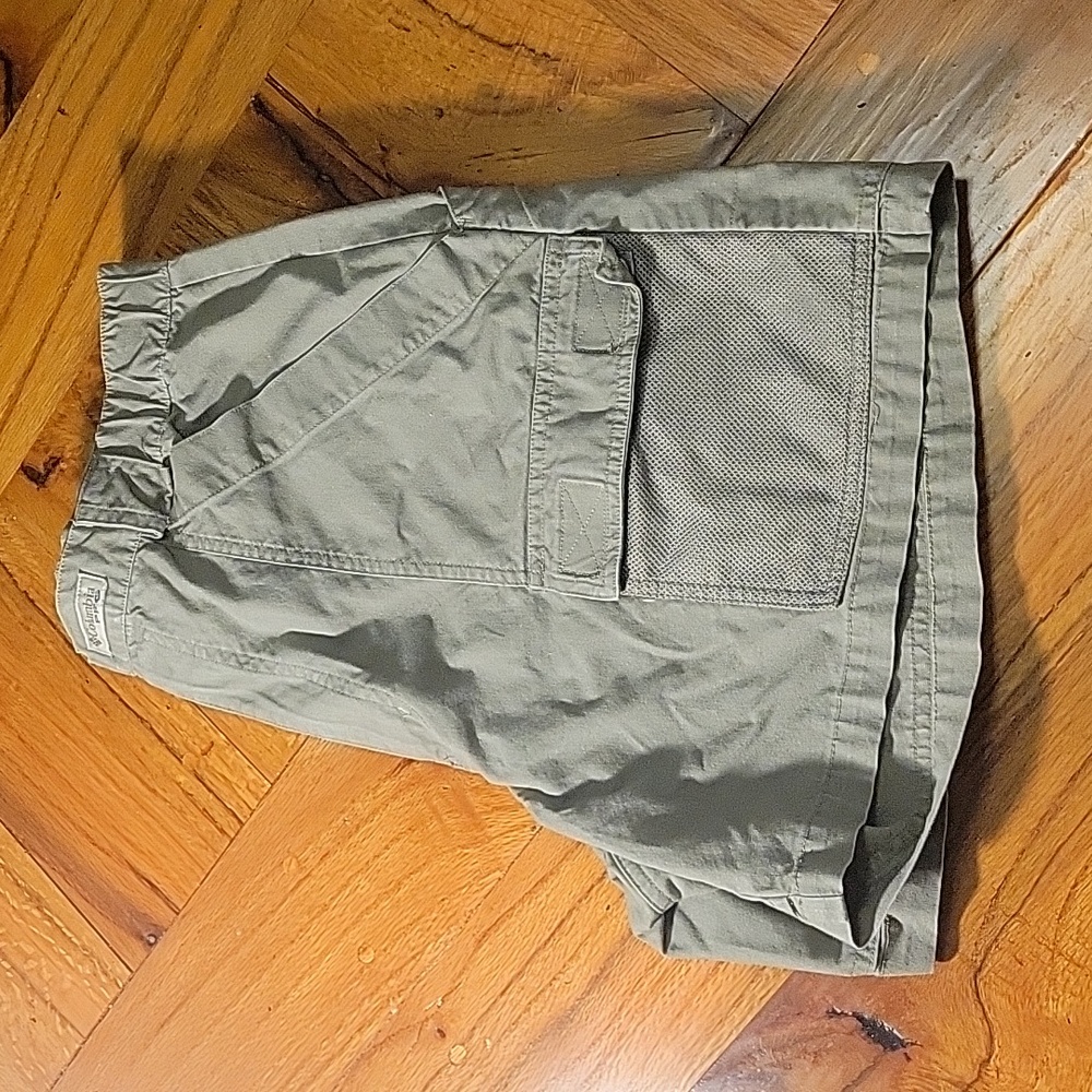 Columbia Light Olive Green Outdoor Cargo Shorts Size M
